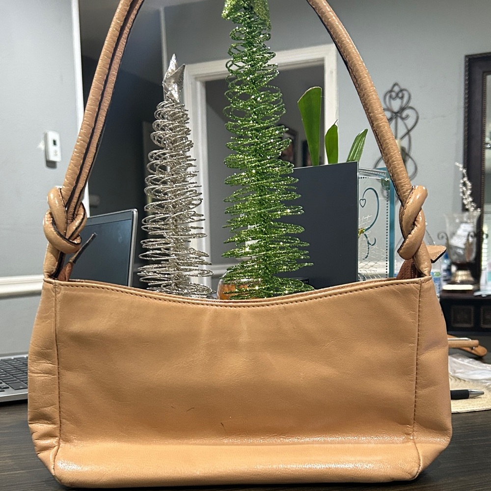 Elegant Tan Shoulder Bag